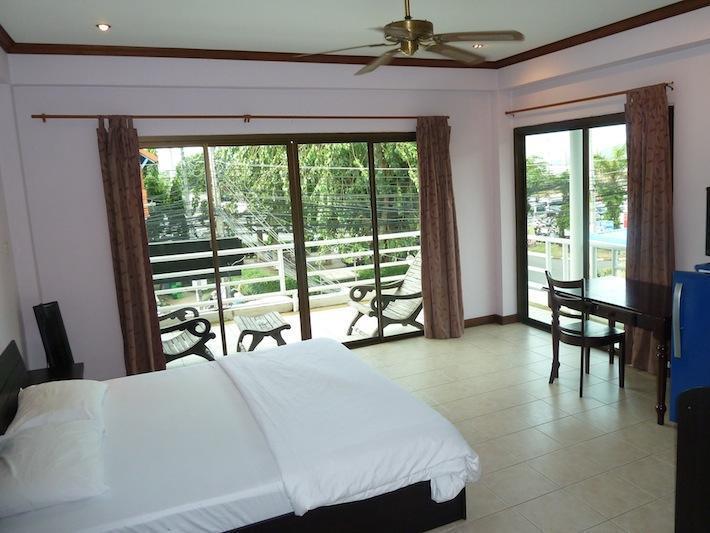 Supergreen Hotel Chalong Bagian luar foto