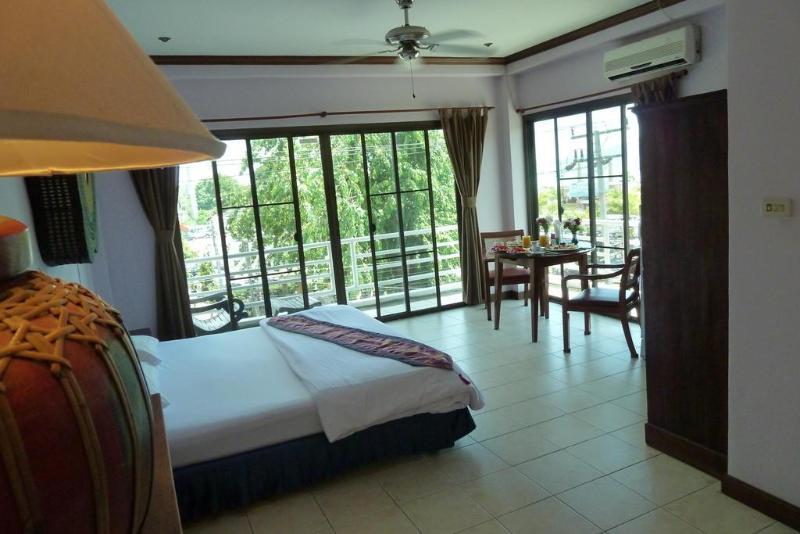 Supergreen Hotel Chalong Bagian luar foto