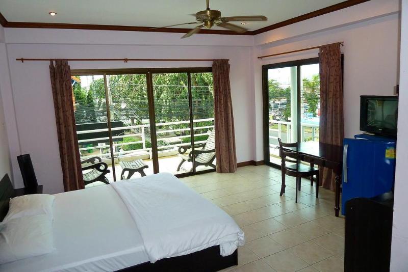 Supergreen Hotel Chalong Bagian luar foto