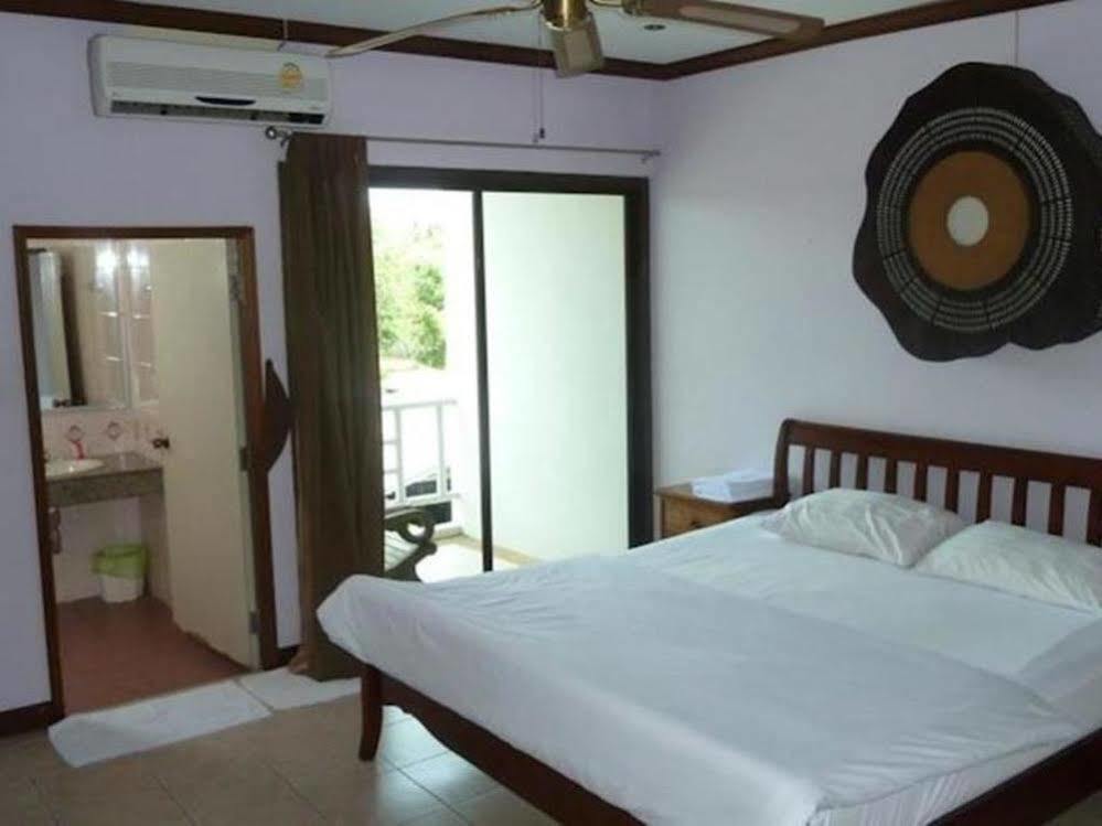 Supergreen Hotel Chalong Bagian luar foto